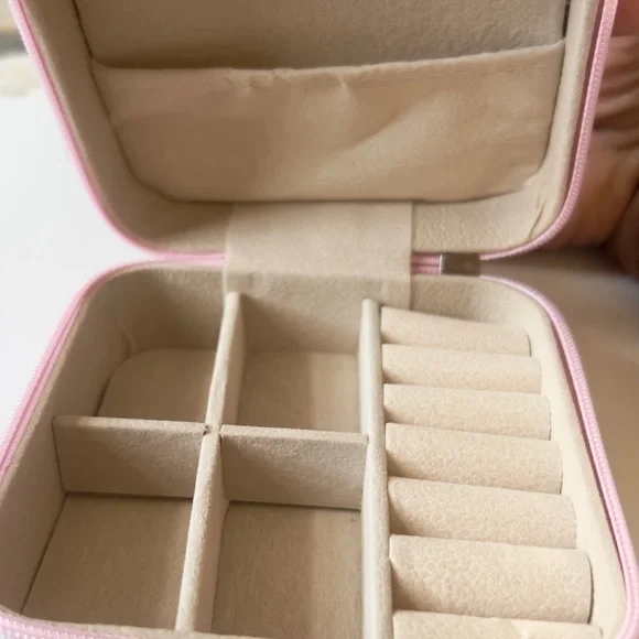 NEW ✨Pink Compact Jewelry Case - Picture 5 of 6